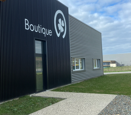 https://www.usinenouvelle.com/article/communique-loire-un-magasin-d-usine-de-la-source-a-neulise.N2207197