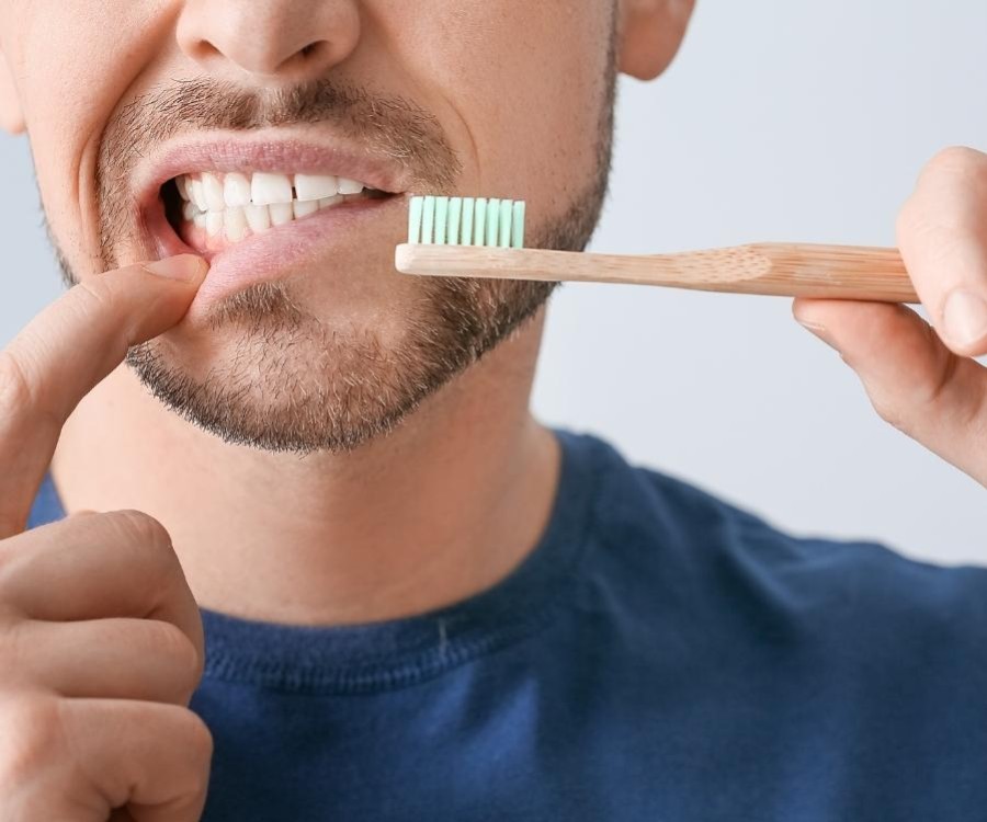 Gencives (sensibles, inflammées, qui saignent)